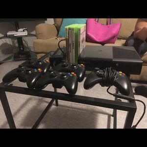 Se vende xbox360 con 4 controles inalambricos